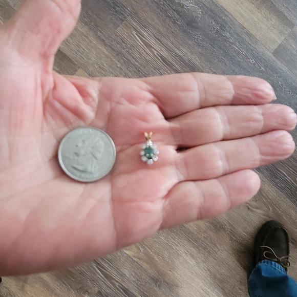 14K Solid Gold Necklace Pendant Emerald Diamonds - Picture 3 of 3